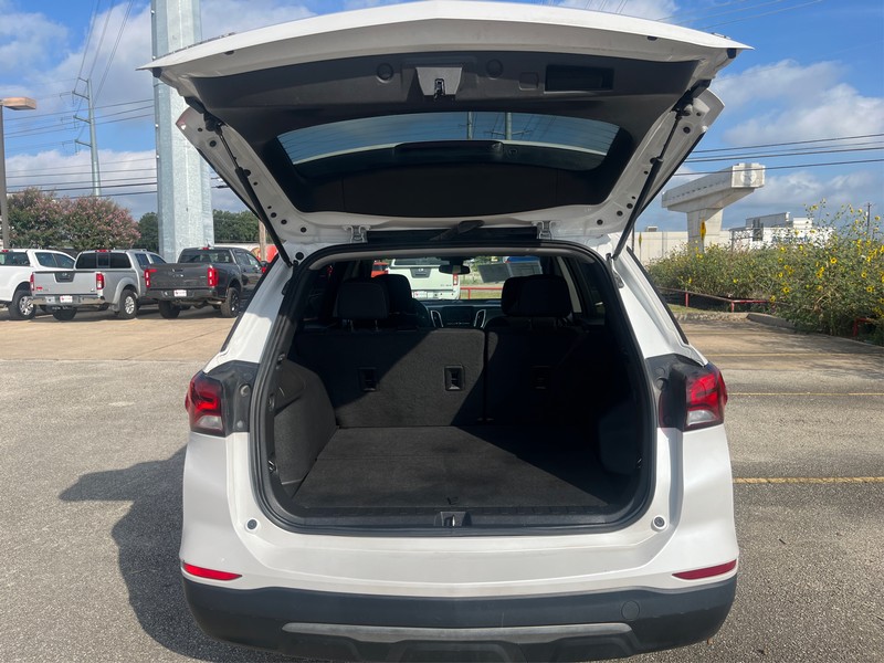 Chevrolet Equinox Vehicle Full-screen Gallery Image 11