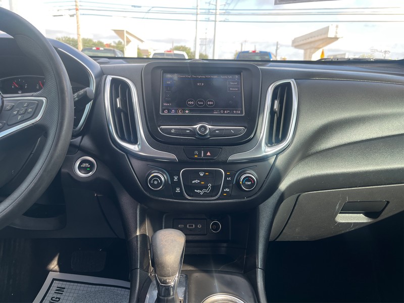 Chevrolet Equinox Vehicle Full-screen Gallery Image 12