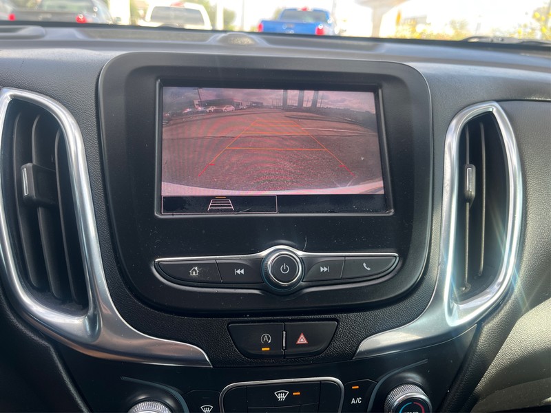 Chevrolet Equinox Vehicle Full-screen Gallery Image 17