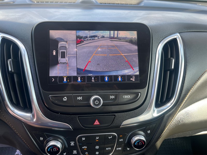 Chevrolet Equinox Vehicle Full-screen Gallery Image 17