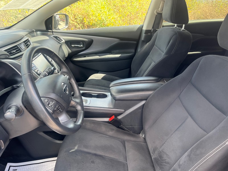 Nissan Murano Vehicle Full-screen Gallery Image 9