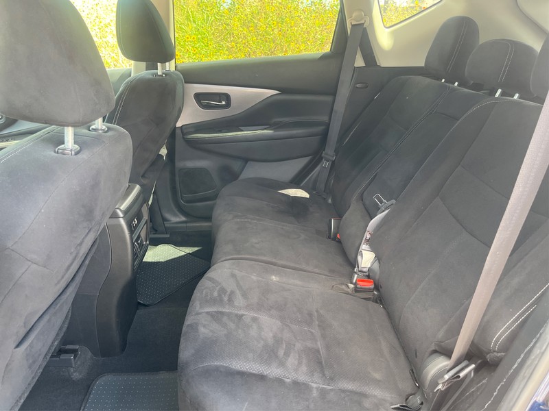 Nissan Murano Vehicle Full-screen Gallery Image 10