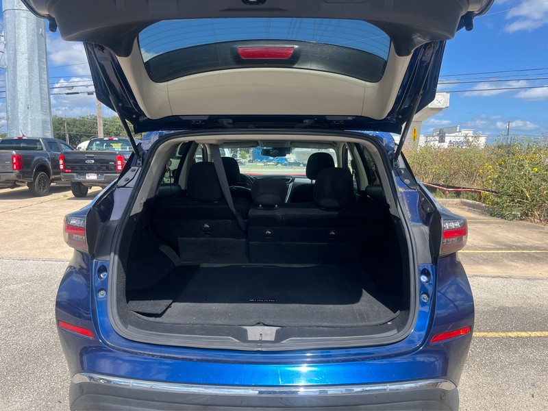 Nissan Murano Vehicle Full-screen Gallery Image 11