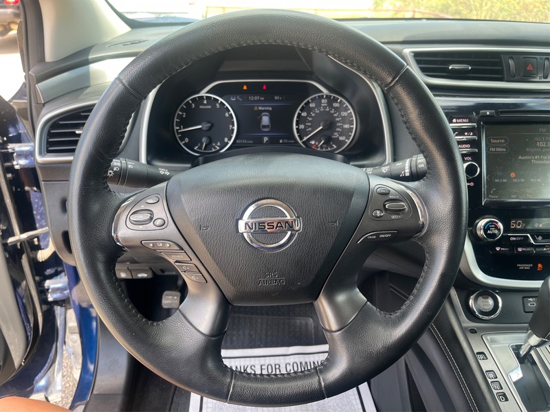Nissan Murano Vehicle Full-screen Gallery Image 14