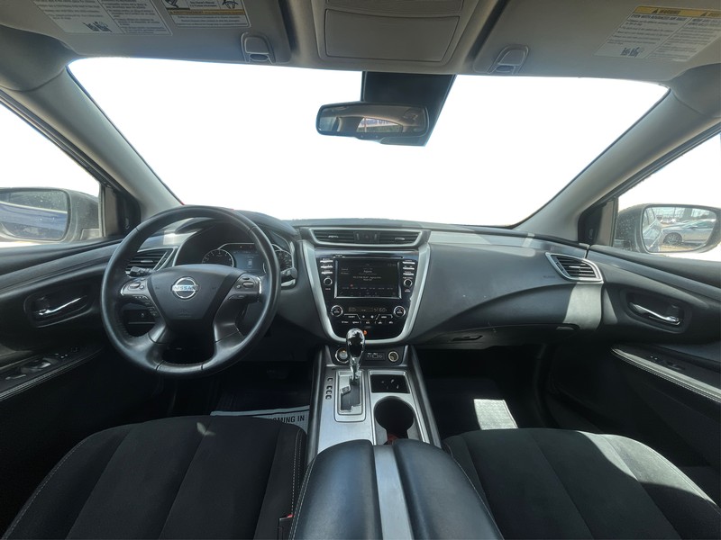 Nissan Murano Vehicle Full-screen Gallery Image 16