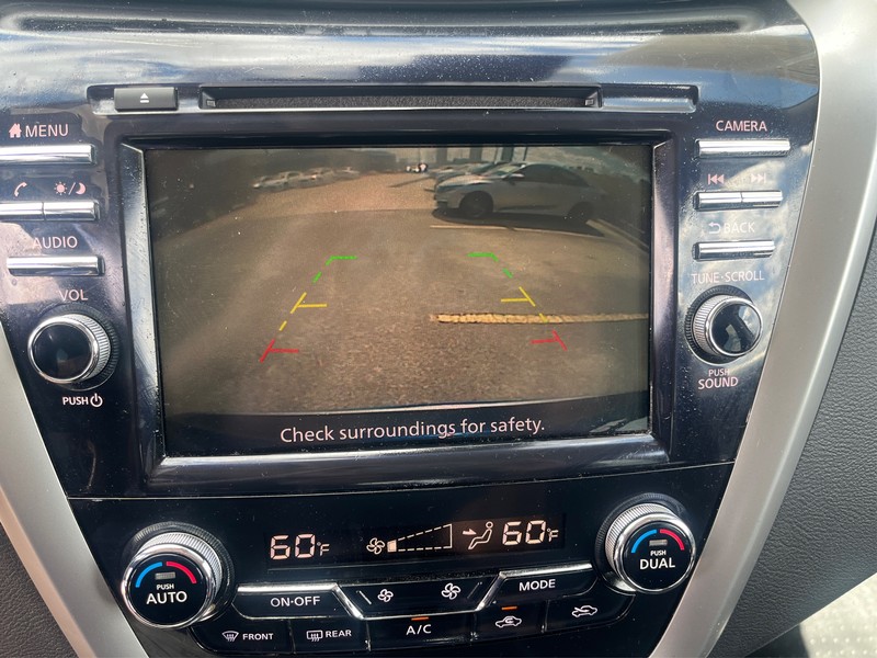 Nissan Murano Vehicle Full-screen Gallery Image 17