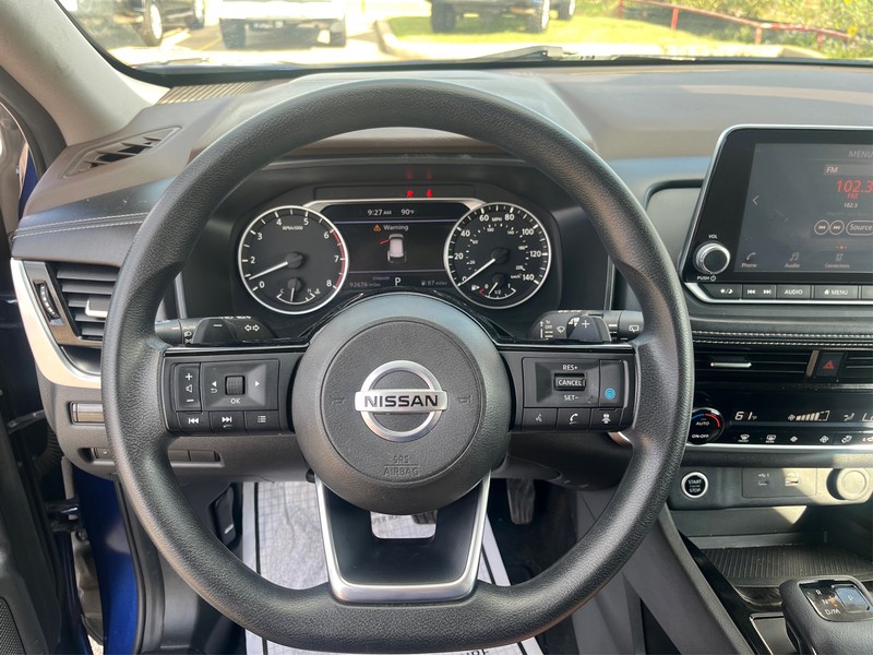 Nissan Rogue Vehicle Full-screen Gallery Image 14