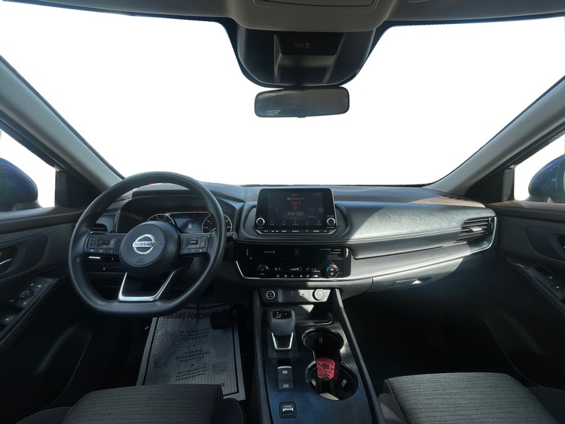 Nissan Rogue Vehicle Full-screen Gallery Image 15
