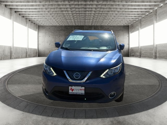 Nissan Rogue Sport Vehicle Full-screen Gallery Image 03