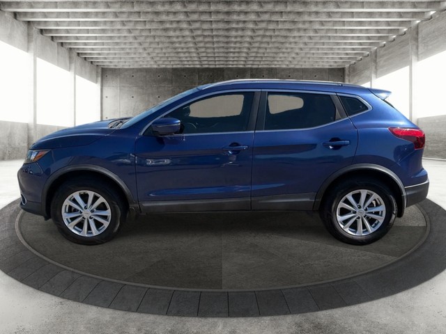 Nissan Rogue Sport Vehicle Full-screen Gallery Image 05