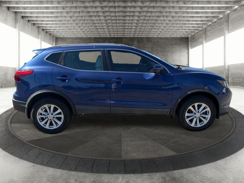 Nissan Rogue Sport Vehicle Full-screen Gallery Image 4
