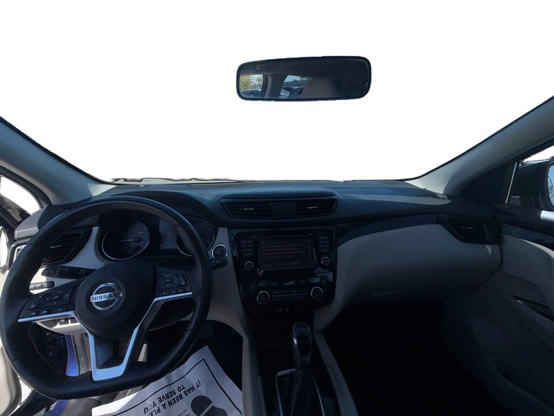 Nissan Rogue Sport Vehicle Full-screen Gallery Image 15