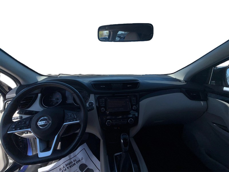 Nissan Rogue Sport Vehicle Full-screen Gallery Image 16
