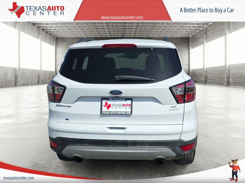 Ford Escape Vehicle Full-screen Gallery Image 06