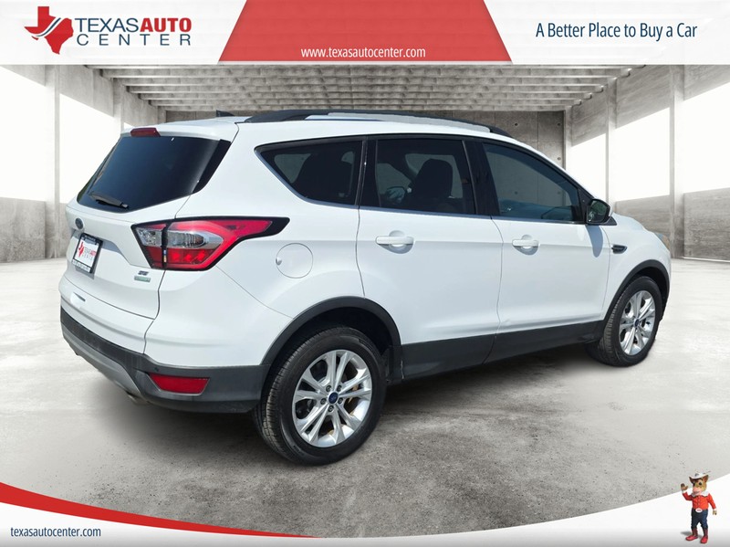 Ford Escape Vehicle Full-screen Gallery Image 07