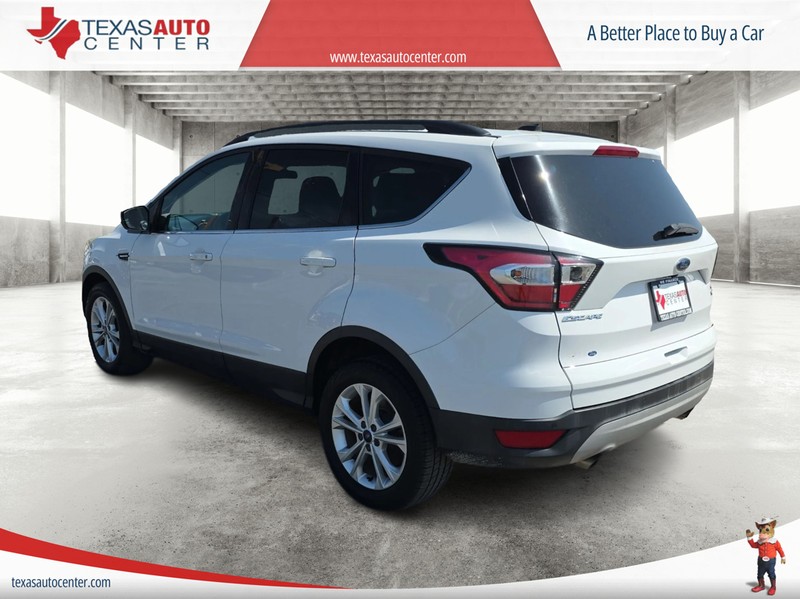 Ford Escape Vehicle Full-screen Gallery Image 08
