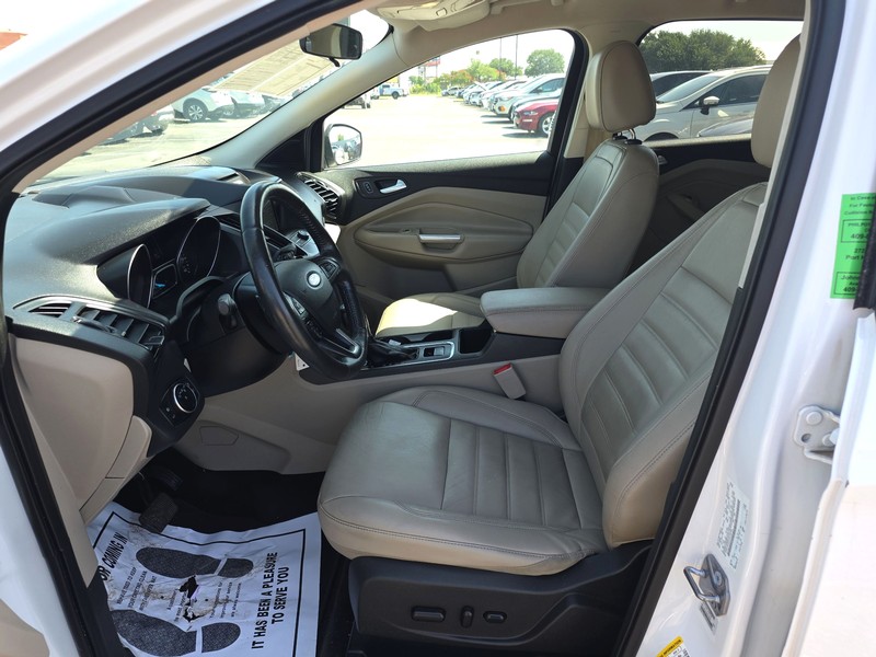 Ford Escape Vehicle Full-screen Gallery Image 09