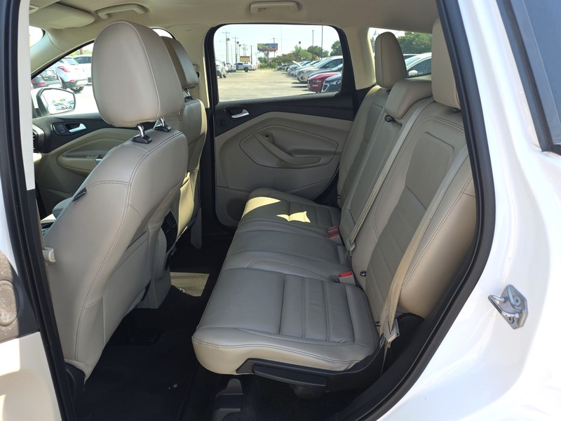 Ford Escape Vehicle Full-screen Gallery Image 10