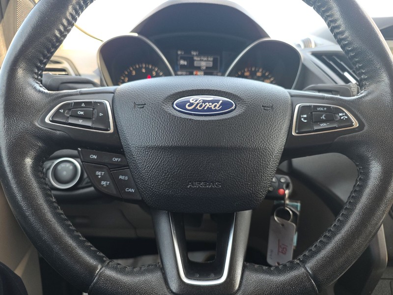 Ford Escape Vehicle Full-screen Gallery Image 13