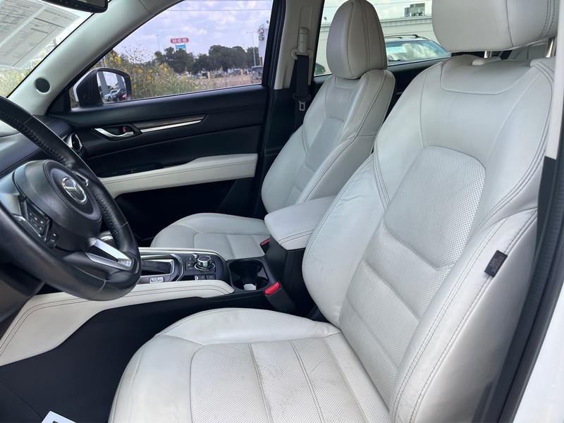 Mazda CX-5 Vehicle Full-screen Gallery Image 9