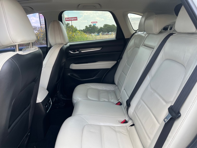Mazda CX-5 Vehicle Full-screen Gallery Image 10