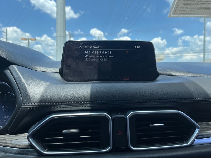 Mazda CX-5 Vehicle Full-screen Gallery Image 12