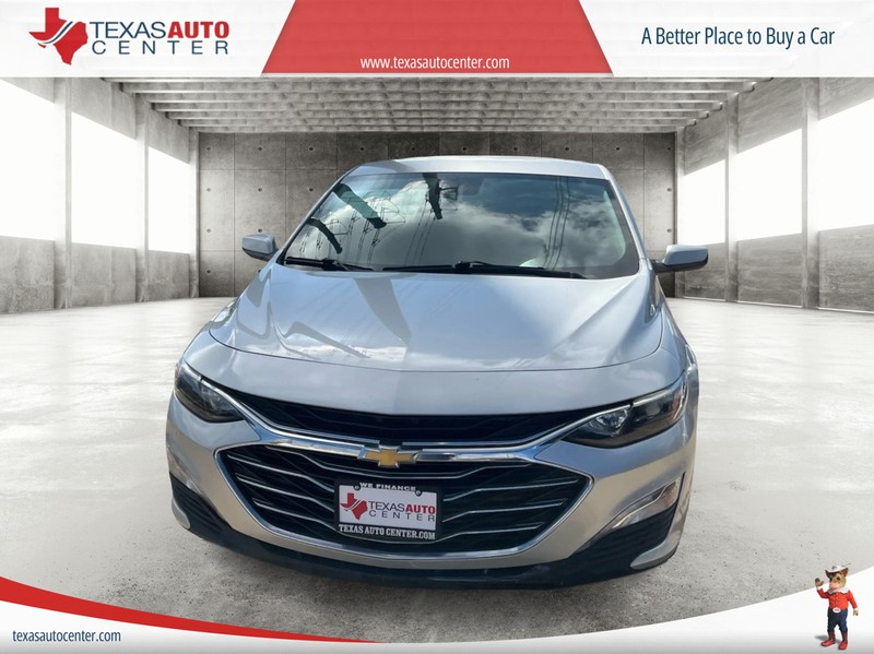 Chevrolet Malibu Vehicle Full-screen Gallery Image 3