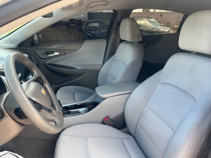 Chevrolet Malibu Vehicle Full-screen Gallery Image 8
