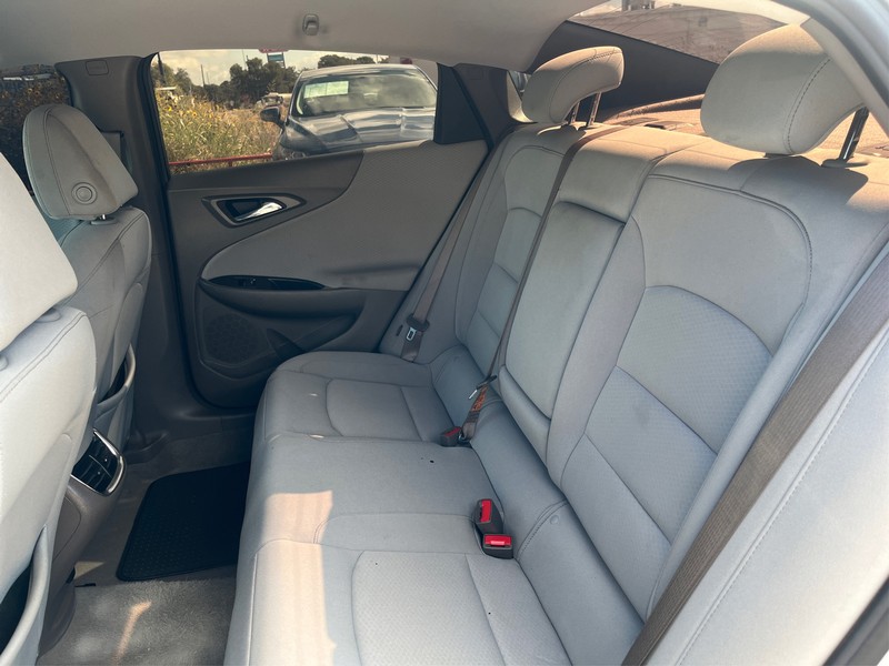 Chevrolet Malibu Vehicle Full-screen Gallery Image 9