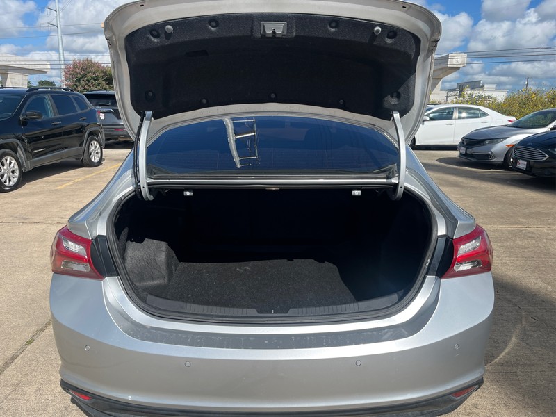 Chevrolet Malibu Vehicle Full-screen Gallery Image 10
