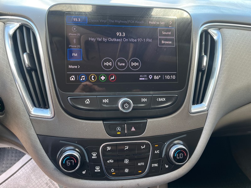 Chevrolet Malibu Vehicle Full-screen Gallery Image 11
