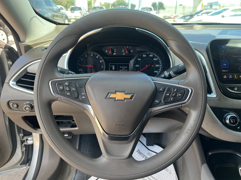 Chevrolet Malibu Vehicle Full-screen Gallery Image 13