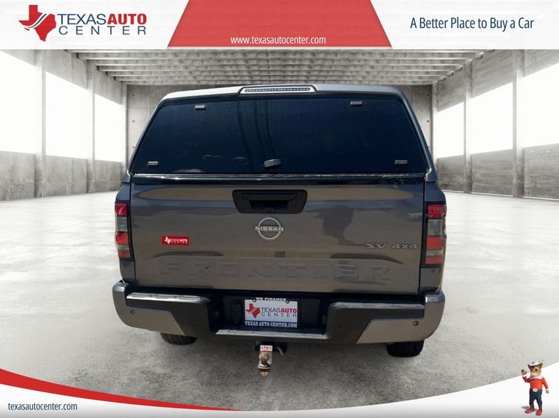 Nissan Frontier Vehicle Full-screen Gallery Image 05