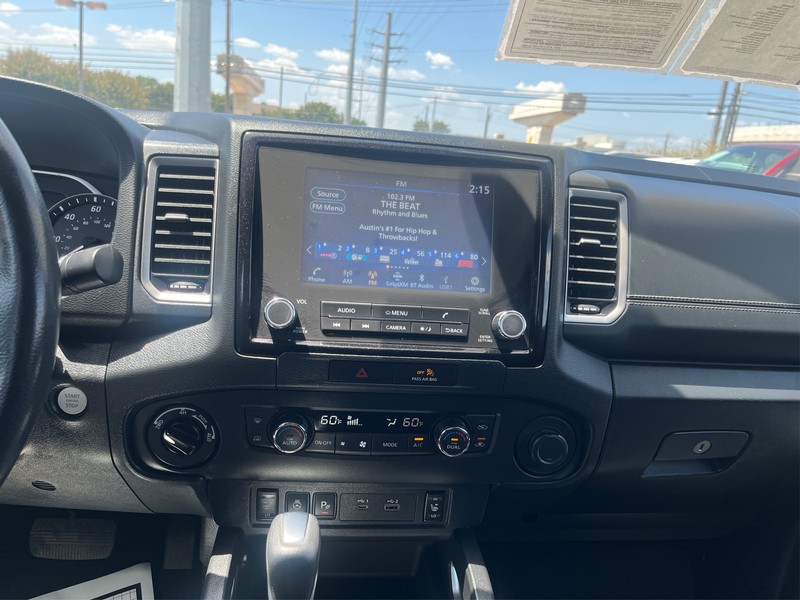 Nissan Frontier Vehicle Full-screen Gallery Image 11