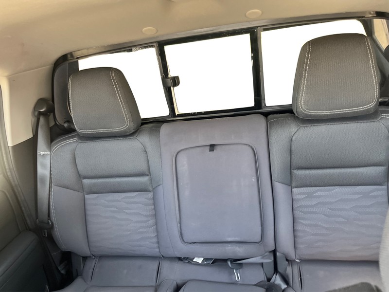 Nissan Frontier Vehicle Full-screen Gallery Image 12