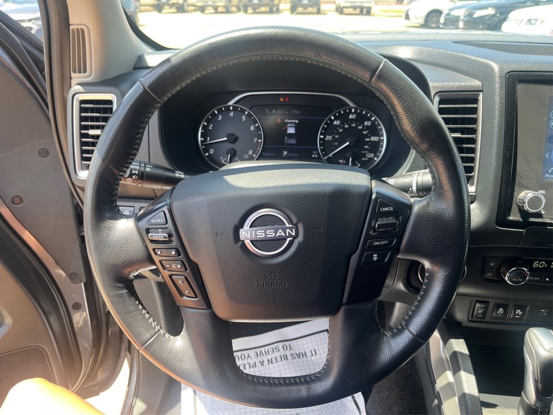 Nissan Frontier Vehicle Full-screen Gallery Image 13