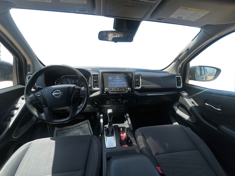Nissan Frontier Vehicle Full-screen Gallery Image 14