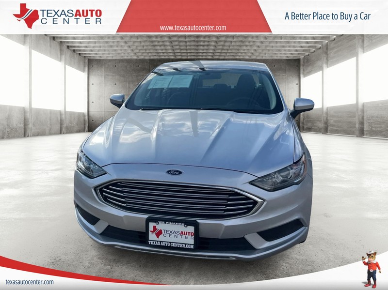 Ford Fusion Vehicle Full-screen Gallery Image 3
