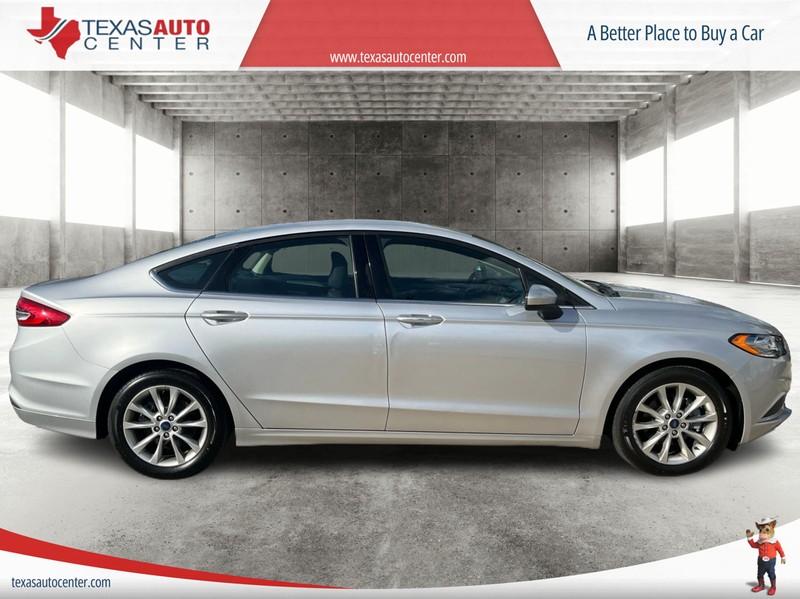 Ford Fusion Vehicle Full-screen Gallery Image 4