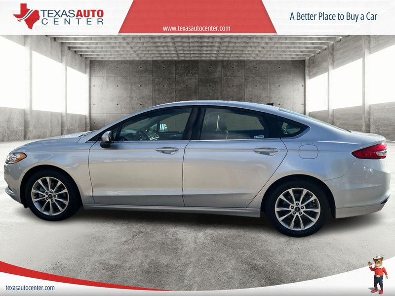 Ford Fusion Vehicle Full-screen Gallery Image 5