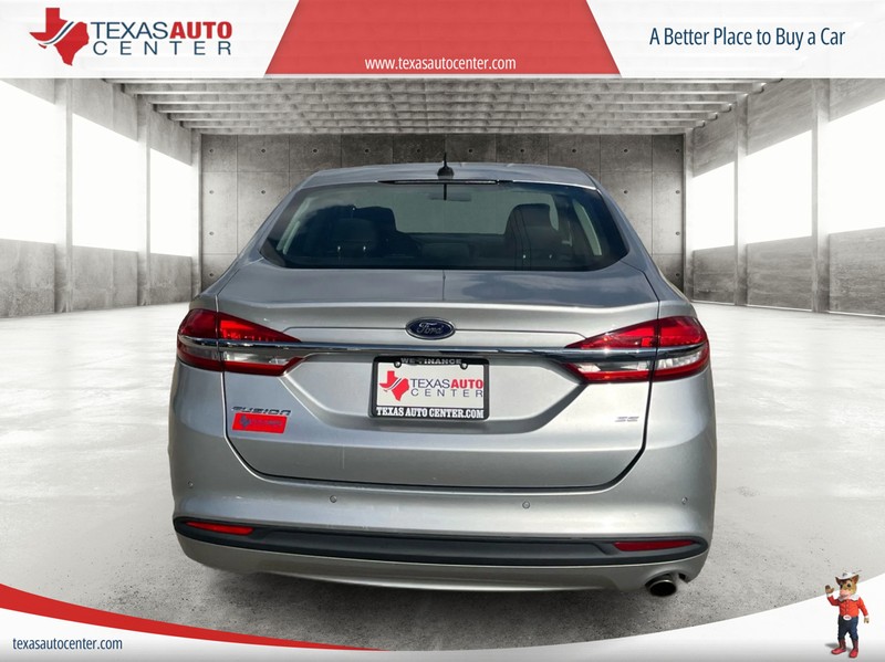Ford Fusion Vehicle Full-screen Gallery Image 6