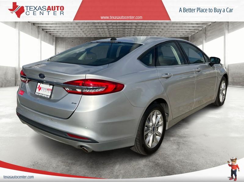 Ford Fusion Vehicle Full-screen Gallery Image 7