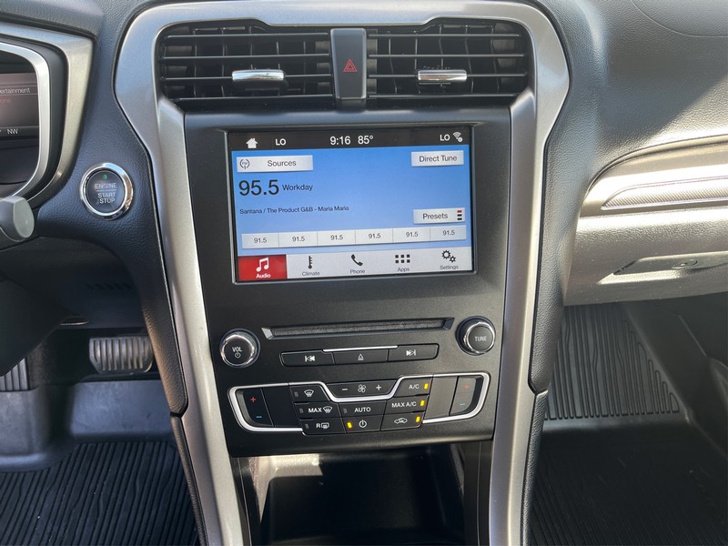 Ford Fusion Vehicle Full-screen Gallery Image 12