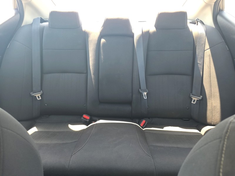 Nissan Altima Vehicle Full-screen Gallery Image 12