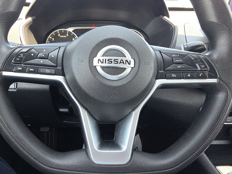 Nissan Altima Vehicle Full-screen Gallery Image 13