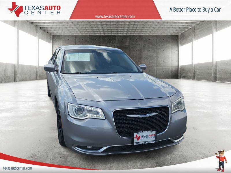 Chrysler 300 Vehicle Full-screen Gallery Image 3