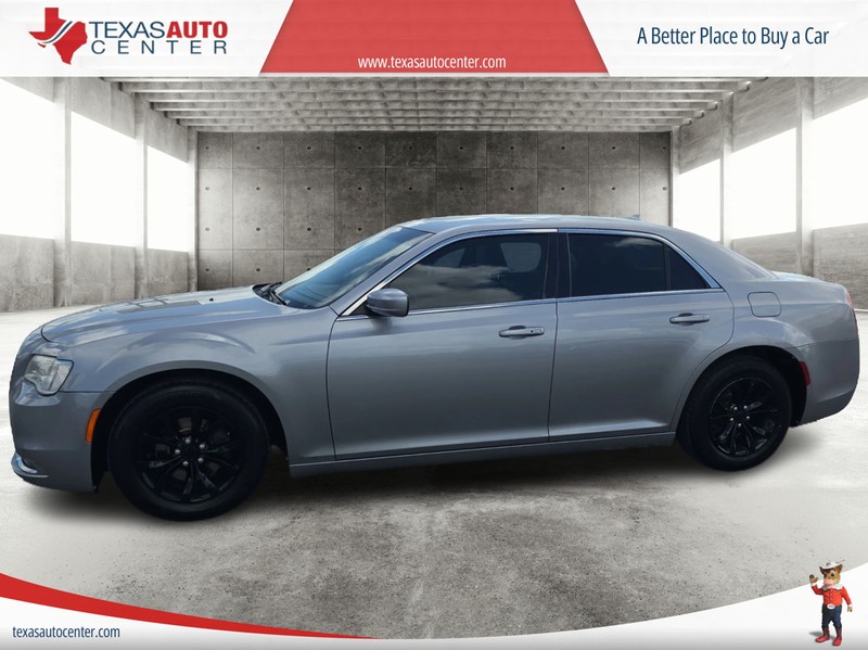 Chrysler 300 Vehicle Full-screen Gallery Image 5