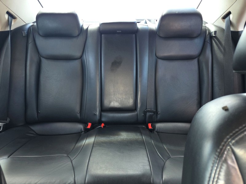 Chrysler 300 Vehicle Full-screen Gallery Image 12