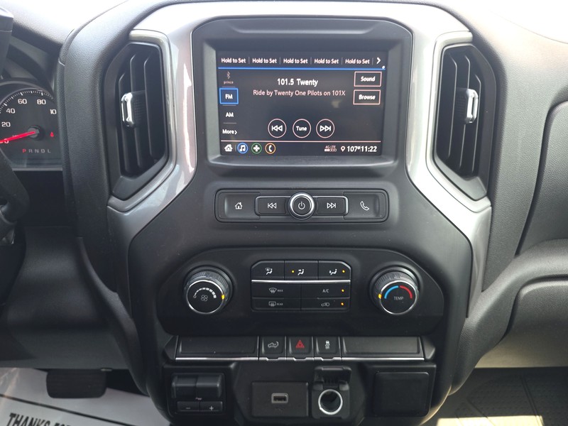 Chevrolet Silverado 1500 Vehicle Full-screen Gallery Image 11