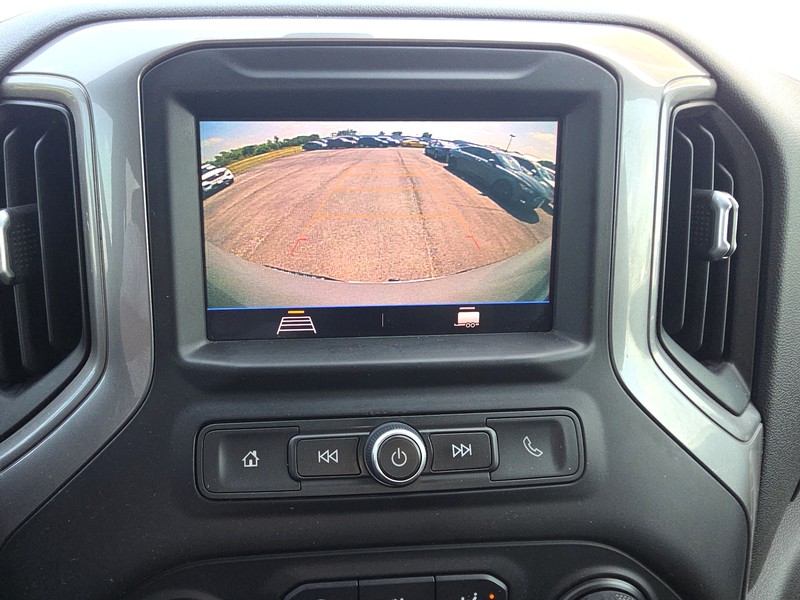 Chevrolet Silverado 1500 Vehicle Full-screen Gallery Image 16